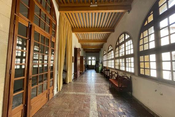 Galerie d'accès aux chambres