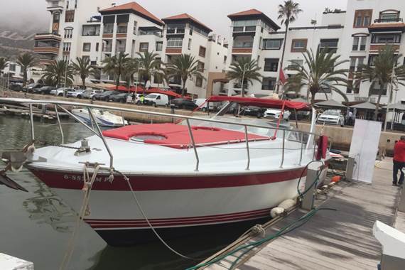 Bronzage intime : bateau privé.
