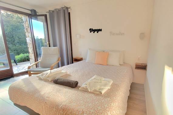 chambre-hotes-charme-corse-vue-jardin-terrasse