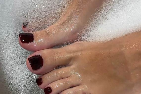 Dark pedicure #manor #pedi
