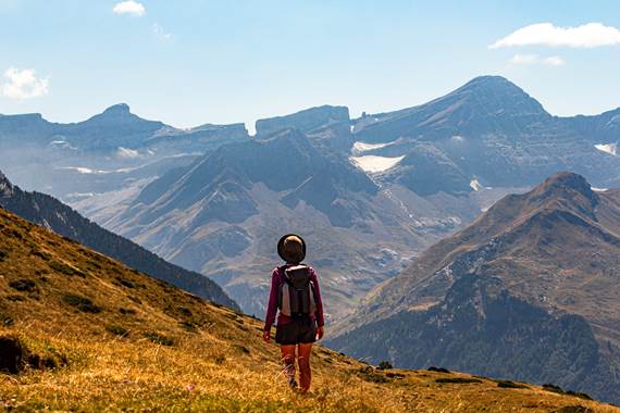 Randonnée guidée sur les hauteurs de Gavarnie face à la brèche de Roland
