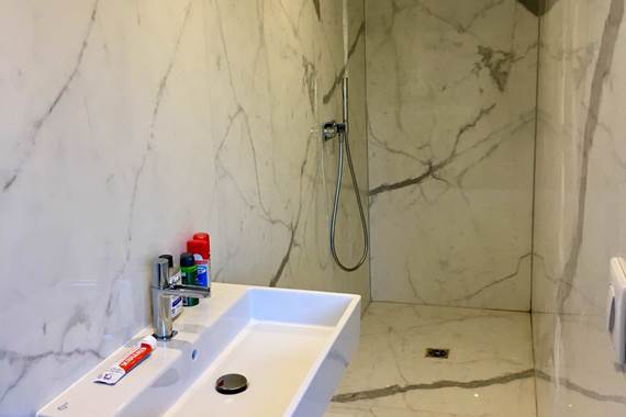 Salle de bain chambre maquis