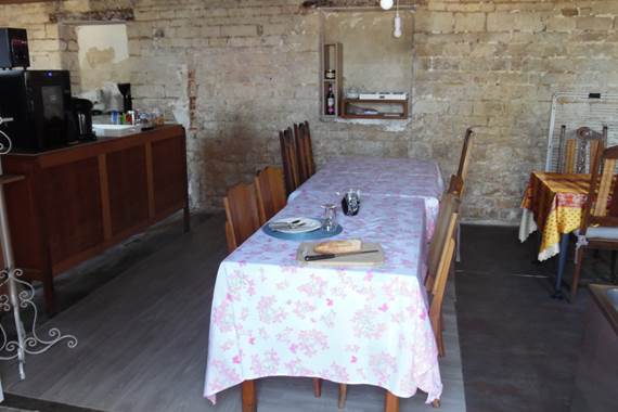 salle des repas et petit déjeuner