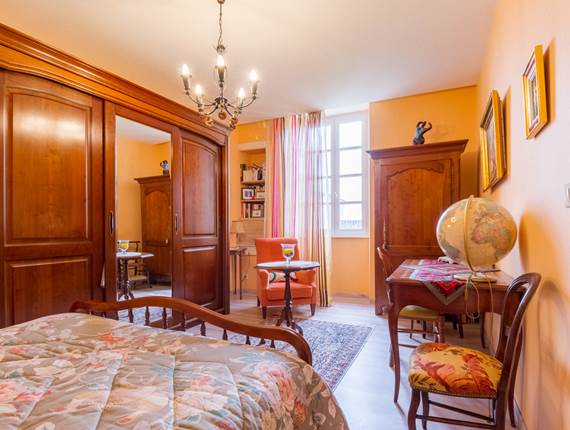 Saint Roch chambre ORANGE.jpg