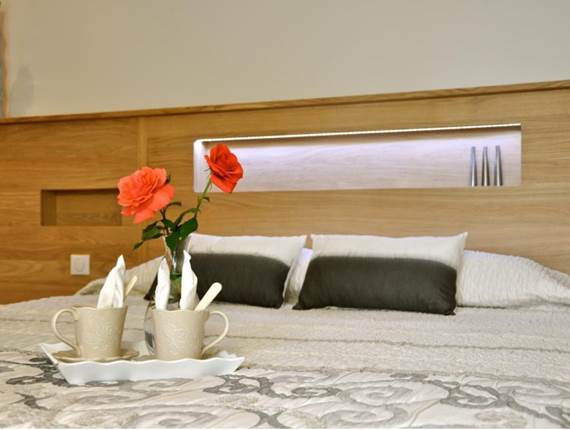 Chambre chêne face aux Pyrénées