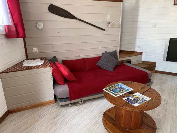 Espace salon et lit de 140cm