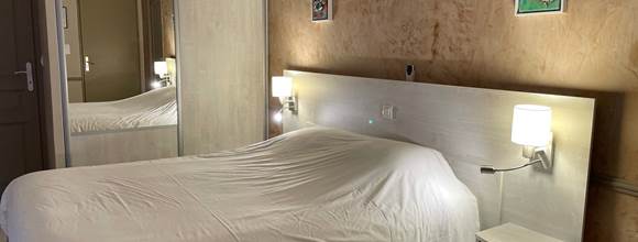 Chambres 103 hotel les peupliers loriol du comtat