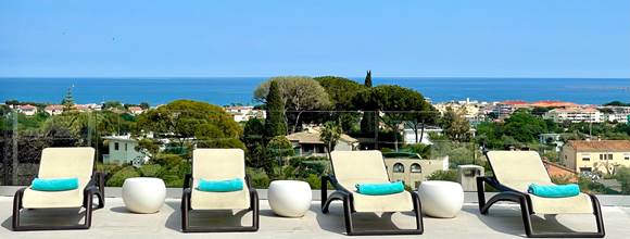 Vue mer depuis la piscine