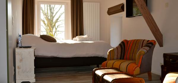 Les-Tilleuls-Bed-Breakfast-a-Vielsalm-Chambre-Queen-Mary(1)