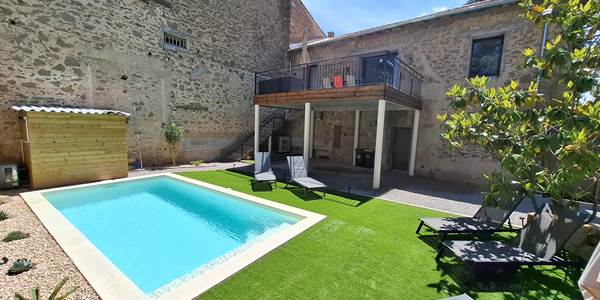 Gîte Le Pressoir à Montblanc avec piscine privée et jardin