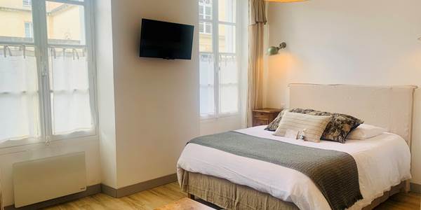 Les appartements du 10 proche Thermes_Rochefort_Tête d' Alouette_ grand lit 160x200