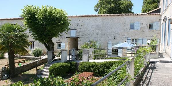 Alambique  façade et jardin
