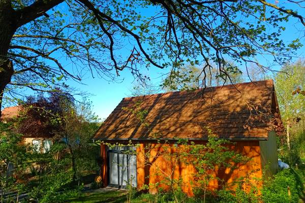 Studio au milieu d'un havre de verdure arboré