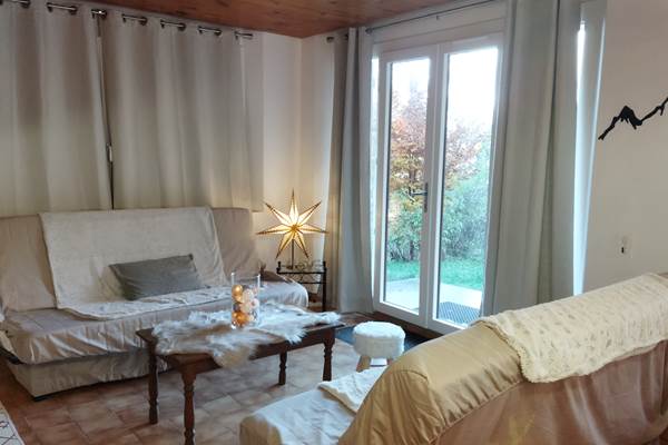 location studio et table d'hôte Montclar