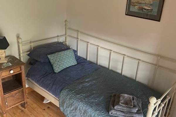 Single bedroom in Water Lilies