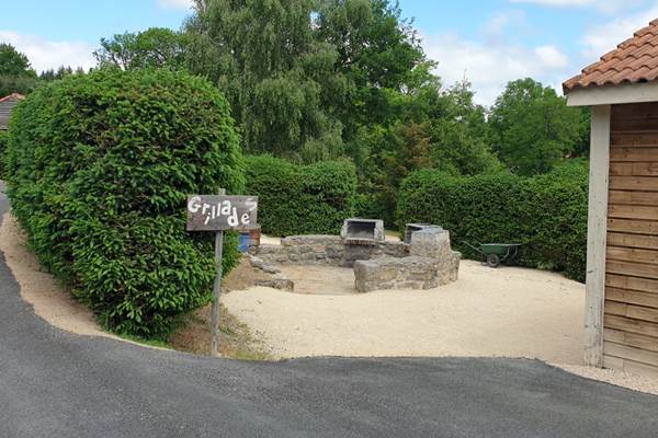 Aire des barbecues (photo mai 2022)