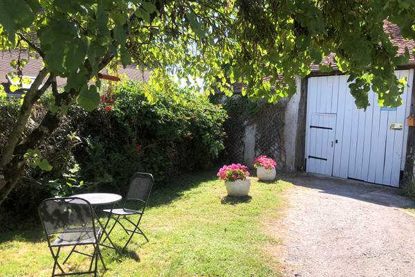 PETITE TABLE DEVANT