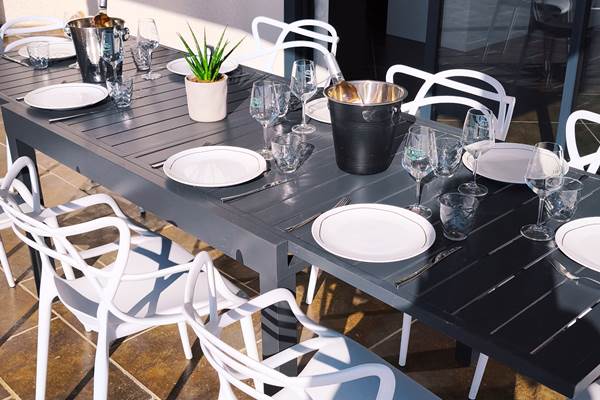 Table extérieure - Domaine de Jolio