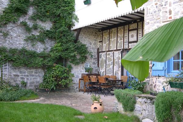 Chambres d'hôtes l'Amphitryon à Oloron Sainte Marie - Petit déjeuner en terrasse