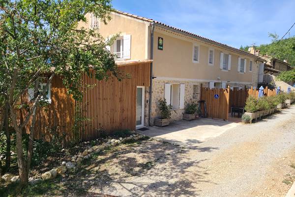 Les gîtes de Moussan - Montbrun Les Bains - Vue d'ensemble du bâtiment
