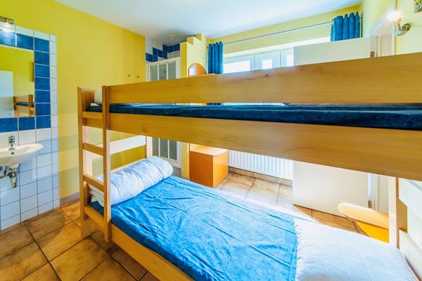 Chambre 1 lit superposé + 1 douche