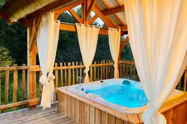 Jacuzzi