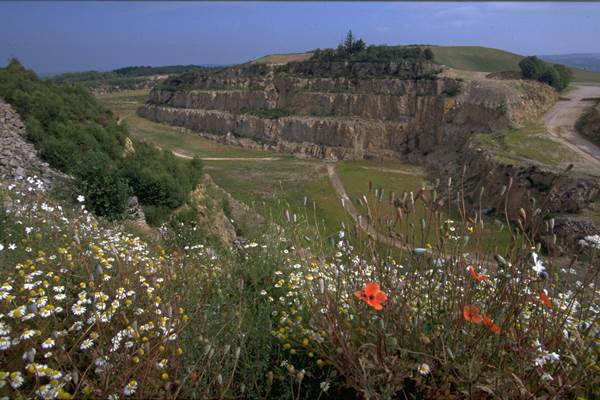 Vue sur l'ancienne mine à ciel ouvert de Bellezane-photo-news