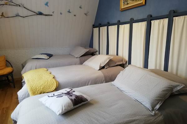 Les bois de Saint-Auvent, chambre les oiseaux, 3 lits simples