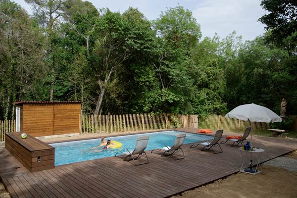 Gîtes Domaine de Valmont 34, Piscine partagée