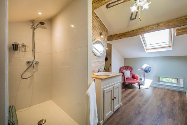 Sage bedroom en suite