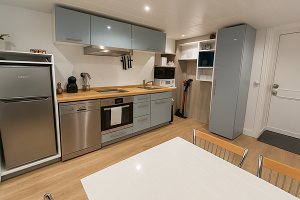 Cuisine moderne et spatieuse, tout équipée, services à raclette et à fondue pour vos soirées montagnardes