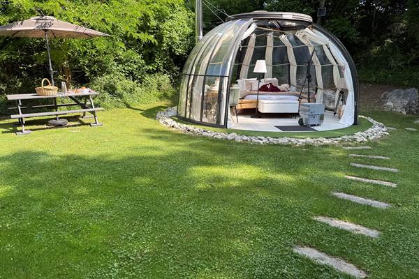 Cadre verdoyant et apaisant pour un séjour romantique en pleine nature.