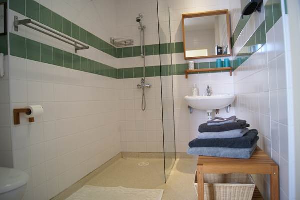chambre l'Accessible salle de bain