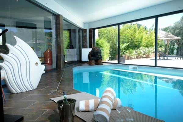 Piscine intérieure chauffée