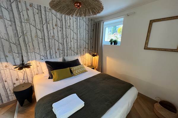 Roz - Lit Queen Size