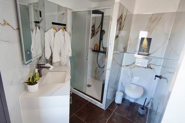 Salle de bain Suite "Gold" moderne et luxe