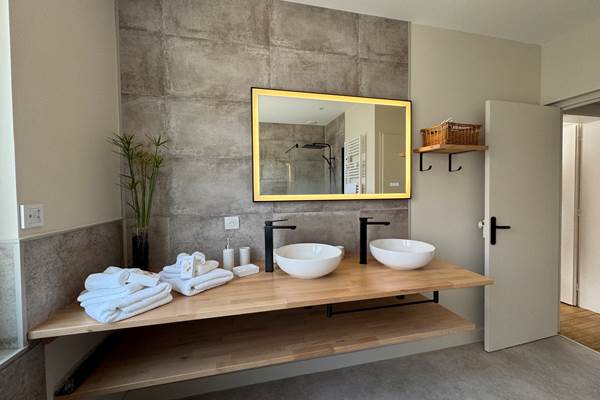 salle de bain, baignoire douche double vasque chambre parentale