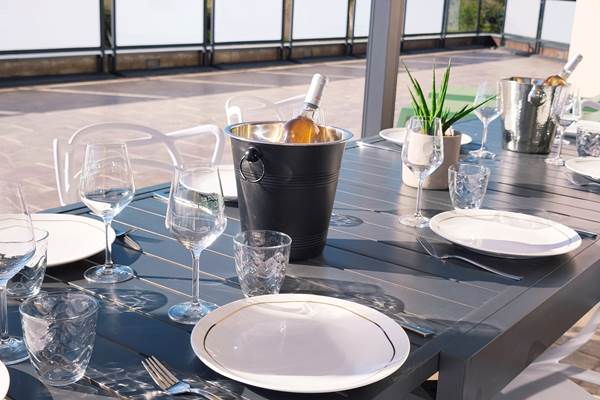 Table extérieure - Domaine de Jolio