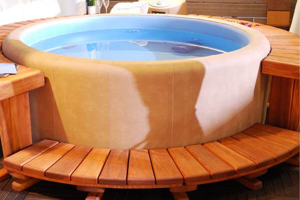 Jacuzzi en mousse expansée