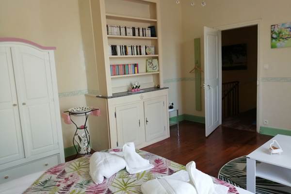 L'entrée de la chambre