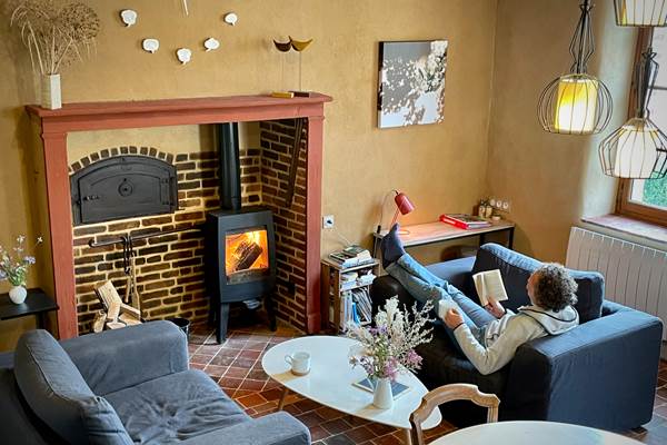 en mode hiver, deux gros fauteuils pour des soirées coin du feu