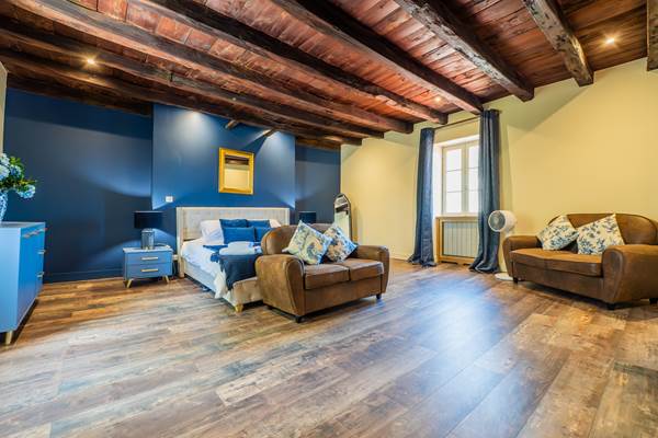 Blue room 4