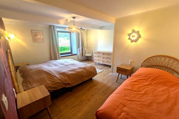 Bright family bedroom with king bed, single bed and modern en-suite shower