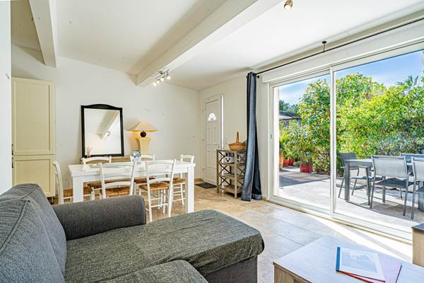 SALON 2 MAGNOLIA 2022 04-min