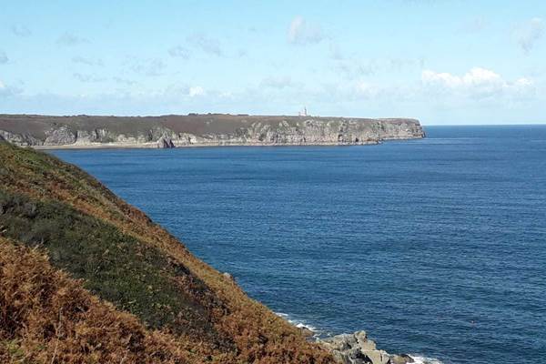 Vue lointaine du Cap Frehel