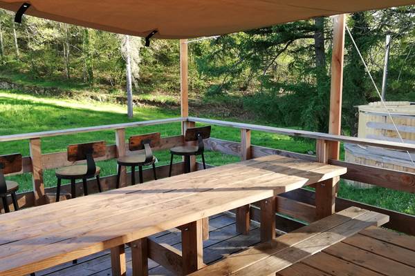 terrasse vue sur lac camping haute vienne mont gargan