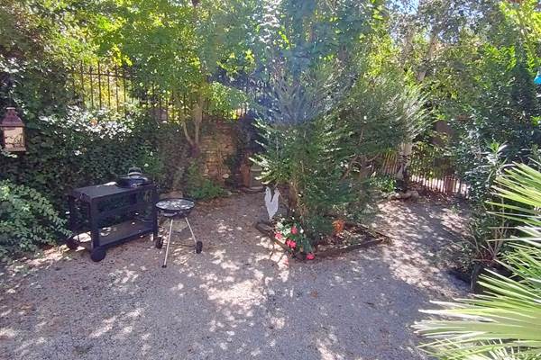 16-bis-gite-hotel-marssac-jardin-bbq-repas