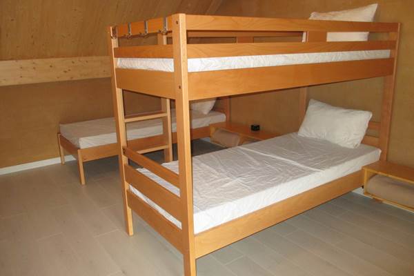 Dortoir de l'étage avec porte et murs insonorisés