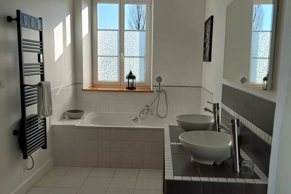 SALLE DE BAINS DE LA CHAMBRE D'HOTES AVALLON BOURGOGNE