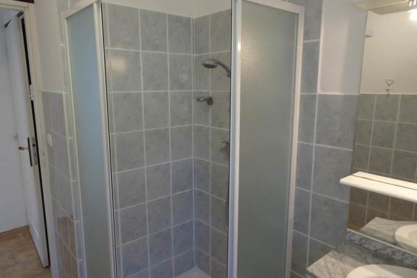 Les gîtes de Moussan - Montbrun Les Bains - salle de bain - 1er étage - gîte 4